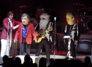 Mir&aacute; el cover de Arcade Fire del cl&aacute;sico «Dust in the Wind»