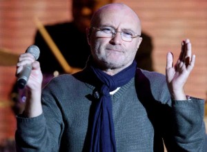 Phil Collins sorprendió con un show en un colegio