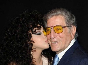 Sorpresa: Lady Gaga y Tony Bennett cantaron en una escuela