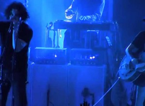 ¡Qué suerte!: Jack White subió a una fan para tocar un clásico