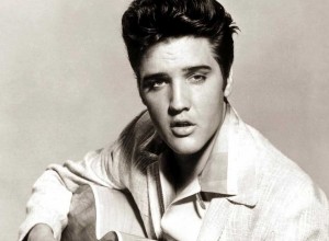 Elvis: subastan una guitarra, un cadillac y la copia del guión de su primera película