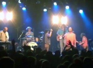 Mir&aacute; a la Bersuit en pleno show en Alemania cantando»Brasil, decime que se siente»