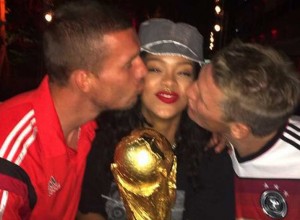 Rihanna a los besos con los jugadores alemanes