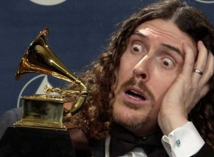 Más locuras de Al Yankovic: Pitbull, Miley Cyrus, Daft Punk juntos en una extraña versión