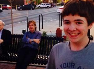 Un capo: se sac&oacute; una «selfie» con Paul McCartney y Warren Buffet