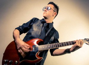 Richard Coleman sigue presentando “Incandescente”