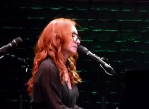 Tori Amos sorprendió con un clásico de Radiohead