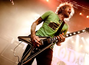 Brent Hinds de Mastodon se la juega con una de Black Sabbath