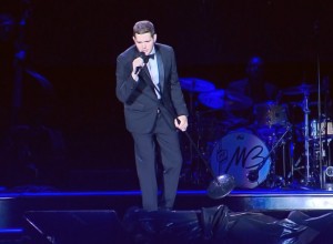 ¡No las paró ni la lluvia!: Michael Bublé enamoró a sus fans en Geba