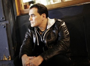 Ismael Serrano apoya a las cooperativas: mirá el video de «La Llamada»