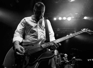 Peter Hook sobre Ian Curtis: «Era un genio a nivel musical y talentoso a la hora de escribir»