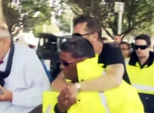 Mirá cómo fue el extraño paso de Phil Rudd por el juzgado