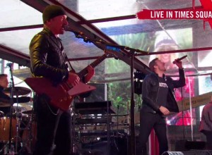 ¿Y Bono? U2 actuó sin el cantante, pero con Bruce Springsteen y Chris Martin