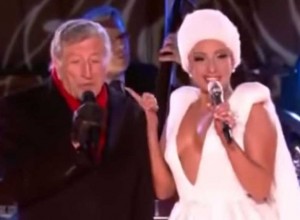 Lady Gaga y Tonny Bennett encendieron las luces de un arbolito de Navidad muy especial