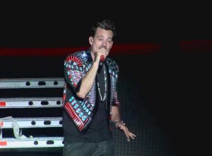 Tan Bionica llegó en helicóptero y deslumbró con su show