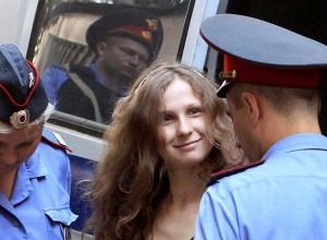 Detienen en Rusia a una integrante de Pussy Riot