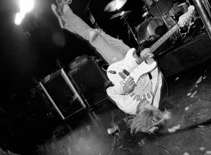 Nirvana y la manía por destruir instrumentos