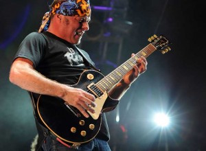 La Renga interrumpió un recital por una bengala
