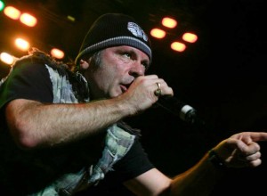 Bruce Dickinson, cantante de Iron Maiden, tiene cáncer de lengua