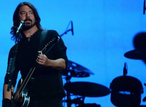 Dave Grohl frenó un recital de Foo Fighters para hacerle un regalo a un fan no vidente