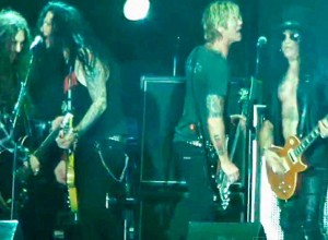 El esp&iacute;ritu de Guns N’ Roses en vivo: Slash, Duff McKagan y Gilby Clarke tocaron juntos