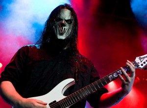 Mick Thomson, guitarrista de Slipknot, fue apuñalado por su hermano