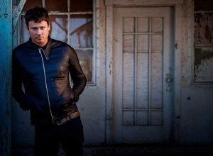 Así suena la nueva catarsis solista de Tom DeLonge