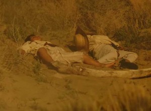 Chicos juegan violentamente a la guerra en el nuevo video de Smashing Pumpkins
