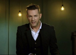 Axel presenta el video de “Y qué?”