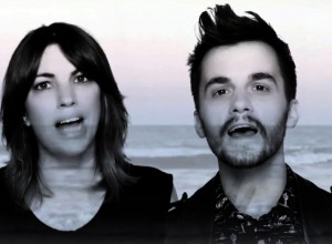 Coche presenta su nuevo video con Deborah de Corral