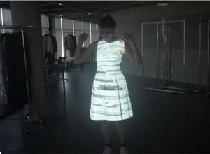 El futuro viene con vestidos que te permiten visualizar el sonido de tu cuerpo