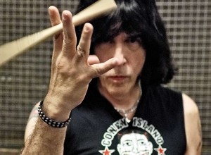 De un ídolo a otro: el saludo de Marky Ramone a Messi por el triunfo del Barcelona