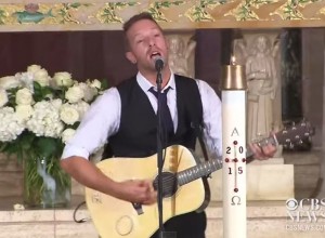 Chris Martin de Coldplay tocó en el funeral del hijo del vicepresidente de EEUU