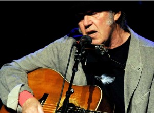 Neil Young se enojó con Donald Trump por usar una de sus canciones durante su campaña política
