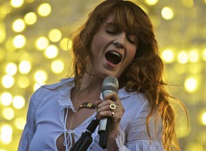 Florence + The Machine y su homenaje a Dave Grohl: escuch&aacute; la versi&oacute;n de «Time Like These»