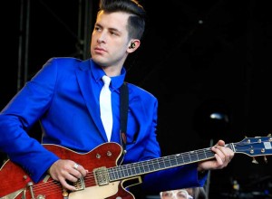 La súper versión de “Uptown Funk” en Glastonbury de Mark Ronson con invitados especiales