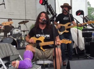 Dave Grohl no para y sigue por los escenarios con amigos