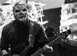 El bajista de Slipknot tuvo que ser hospitalizado durante un show
