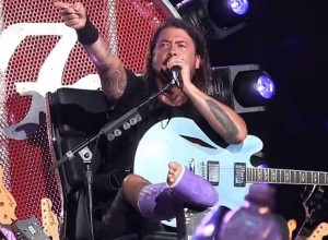 Un fan subió durante un show de Foo Fighters a cantar un clásico de Rush