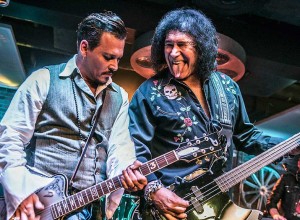 Mirá a Johnny Depp tocando con Gene Simmons