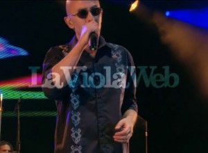 Indio Solari, en vivo: mir&aacute; «Bebamos las Copas»