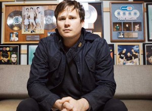 ¿Se arrepintió? Tom DeLonge sigue pensando en Blink-182