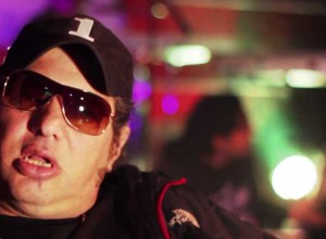 Cola de Pato presenta “El monito de camisa rayada”