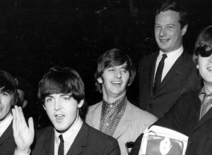Subastarán el contrato que llevó a los Beatles a la fama