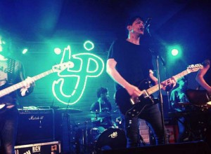 Jóvenes Pordioseros sigue rockeando