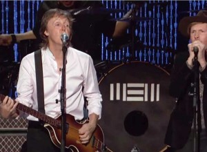 Paul McCartney y Beck cantaron juntos por los animales