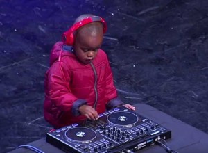 Un DJ de tres años sorprende a todos