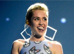 Miley Cyrus quiere dar un show desnuda