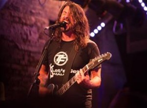 Foo Fighters entregó un EP en honor a las víctimas de los atentados en París