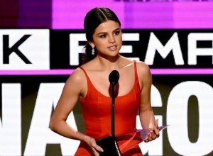 Selena Gomez emocionó en los American Music Awards